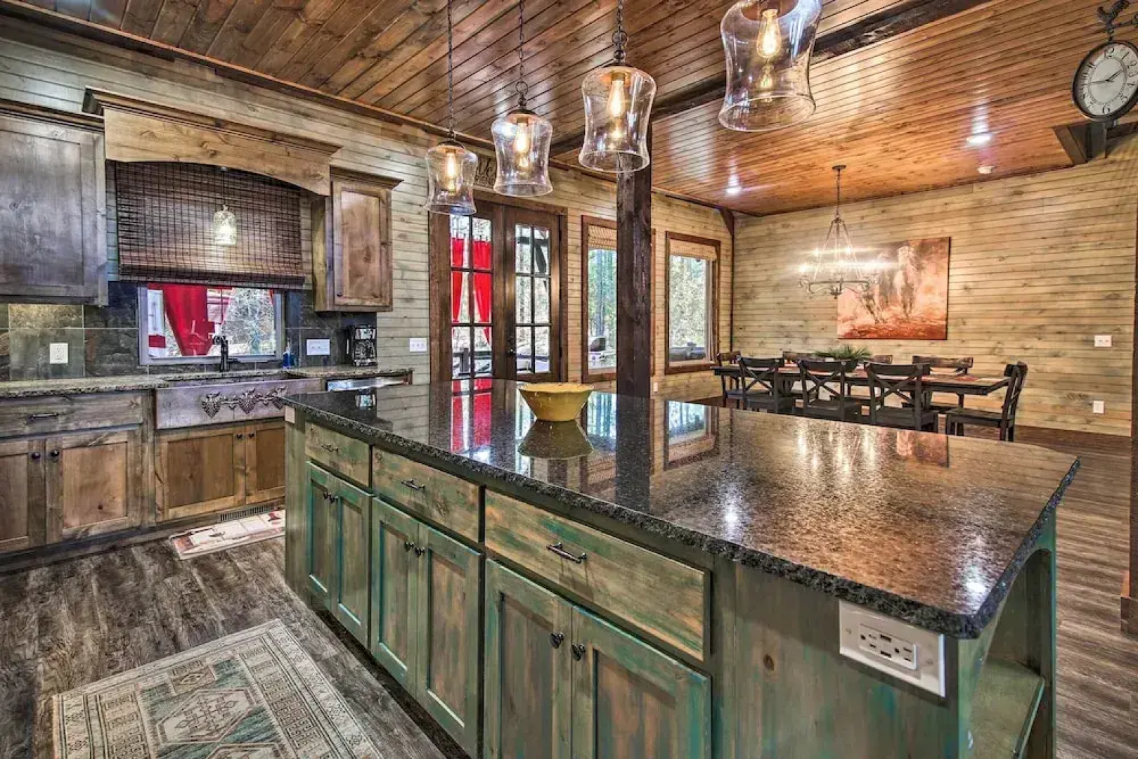 Stylish Broken Bow Cabin w/ Hot Tub + Fire Pit!