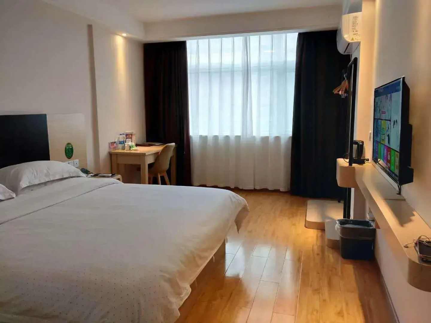 GreenTree Inn Jiangxi Yingtan Railway Station Square Business Hotel
