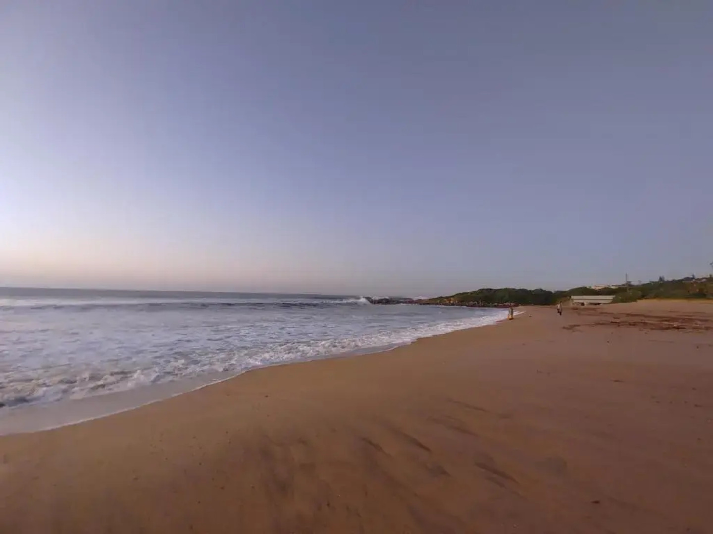 Cozy beach cottage with communal pool