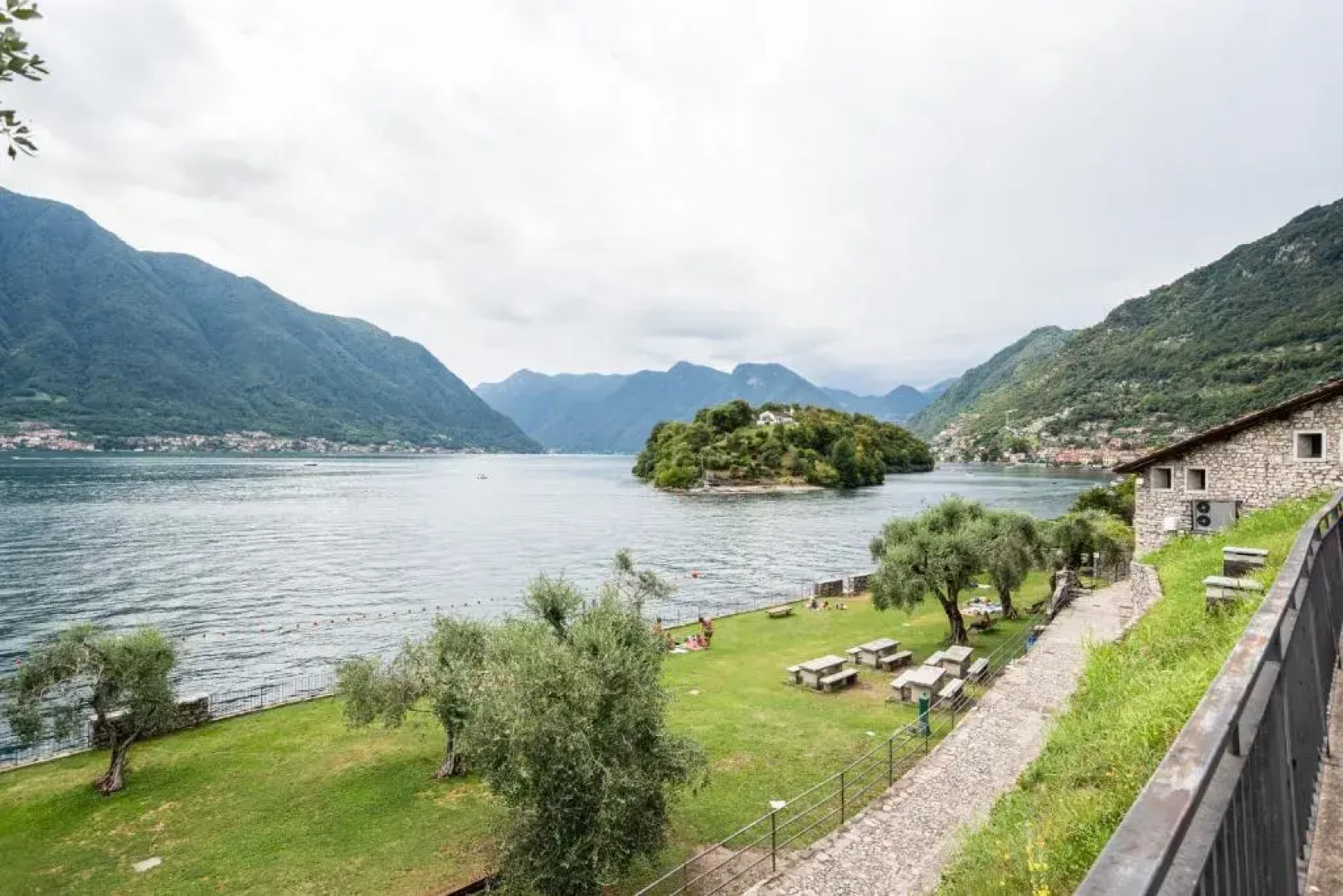 Ossuccio Apt with Balcony & Private Parking (Adults Only)