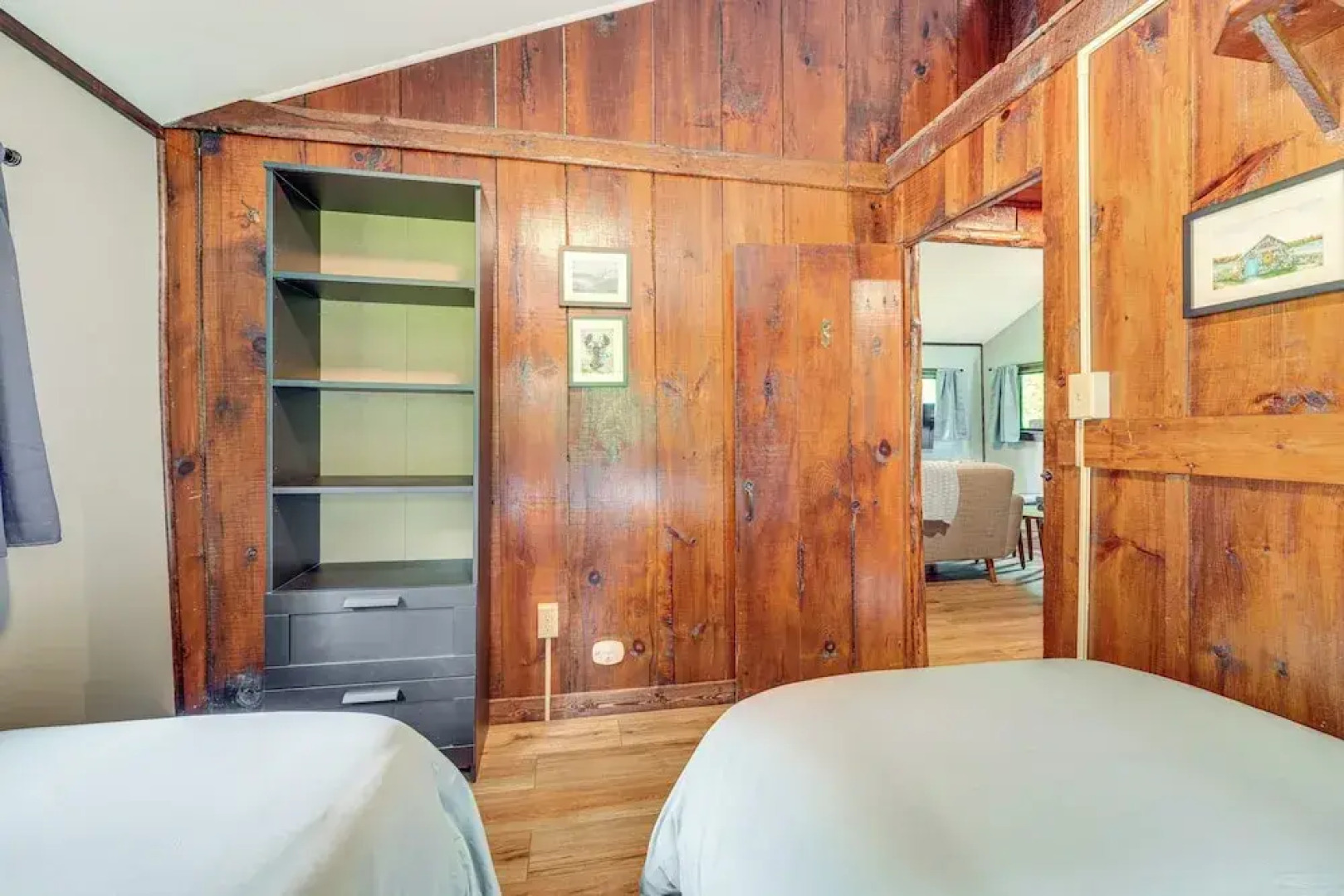 Walk to Barrett's Park: Wooded Cabin w/ Grill!