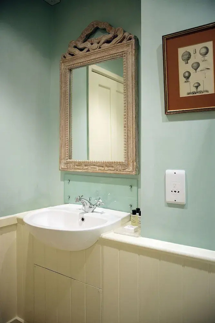 Elizabeth -Tiger Inn