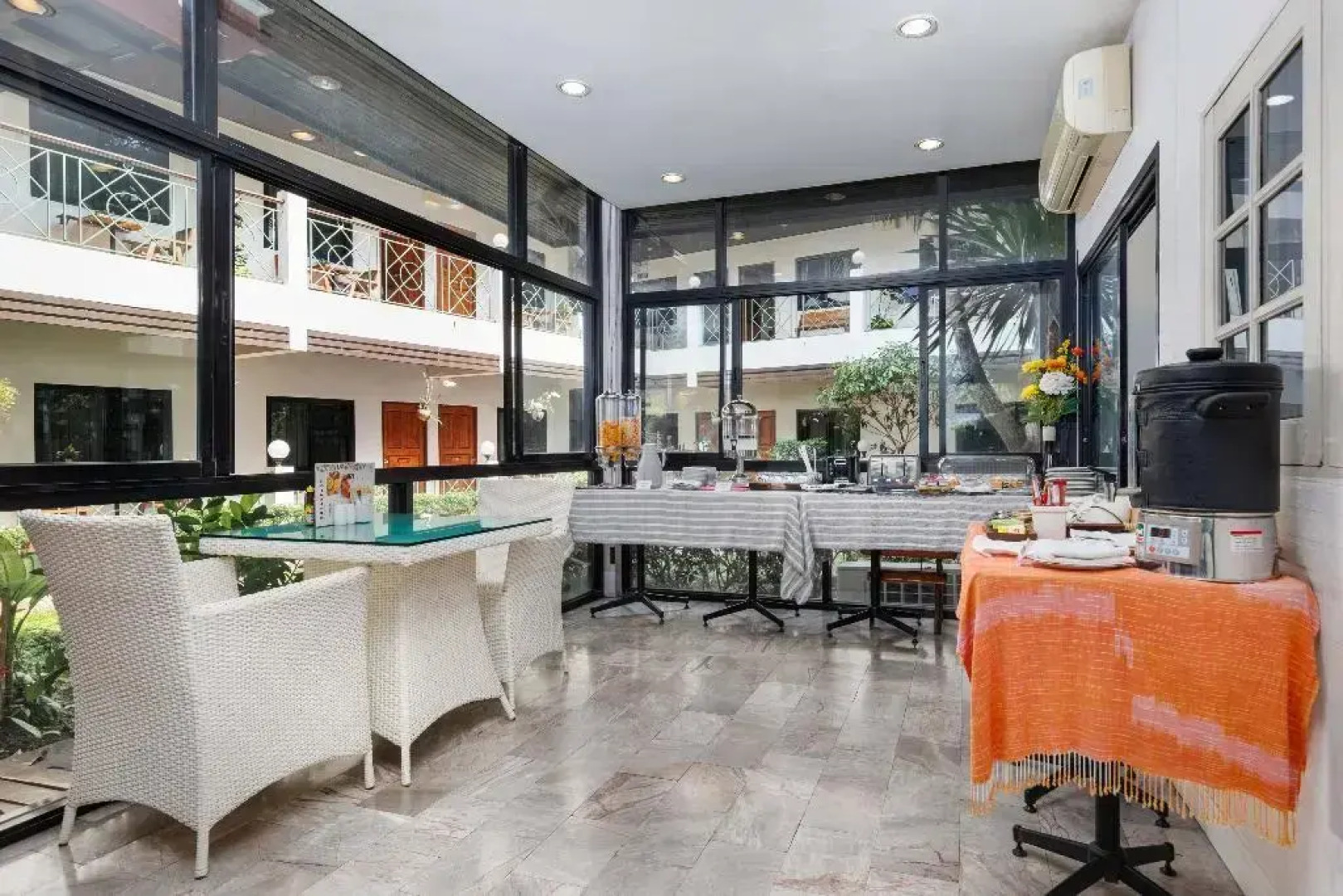 Charlie House Pinklao