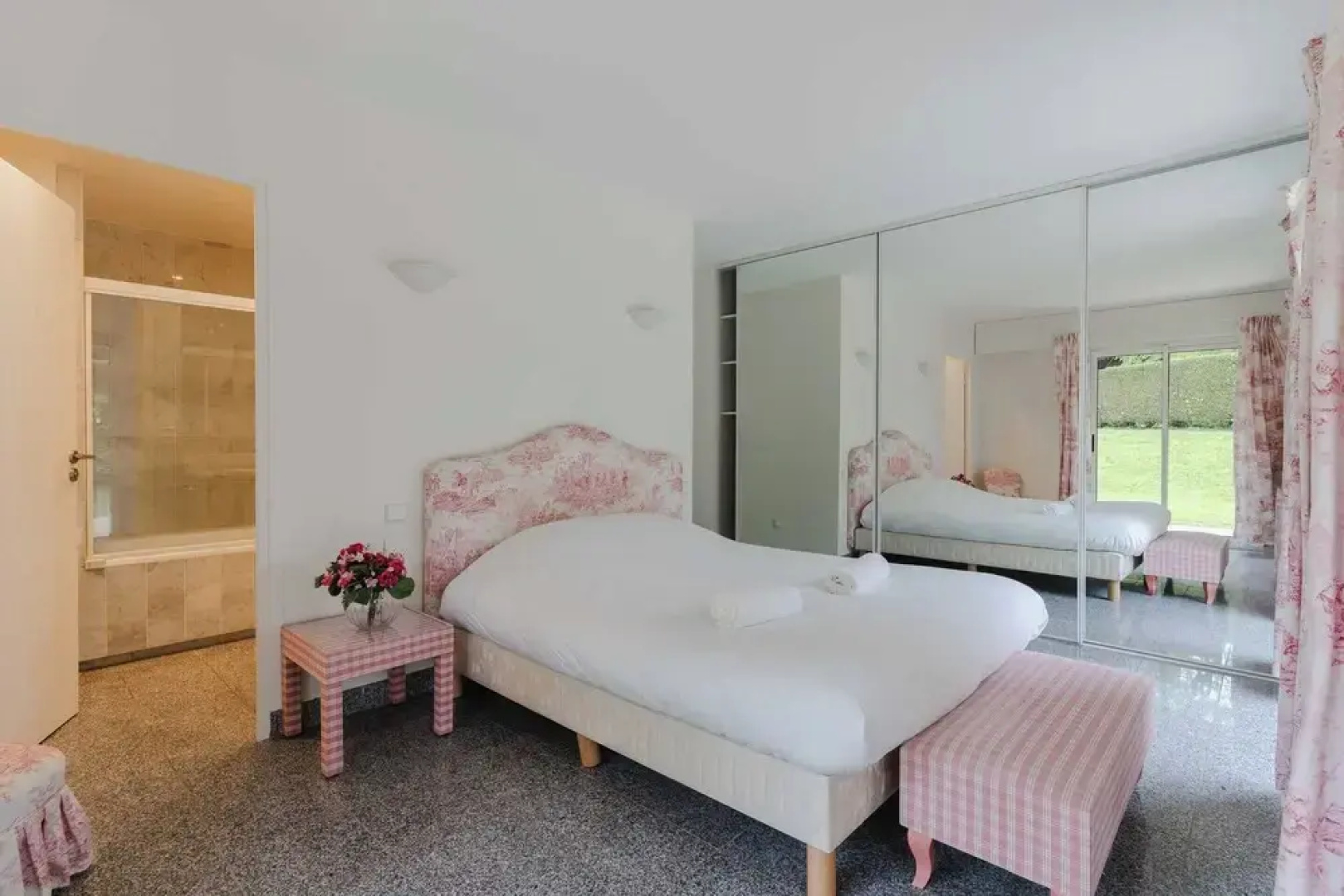 Luxury Haven With Pool, Tennis and Large Garden