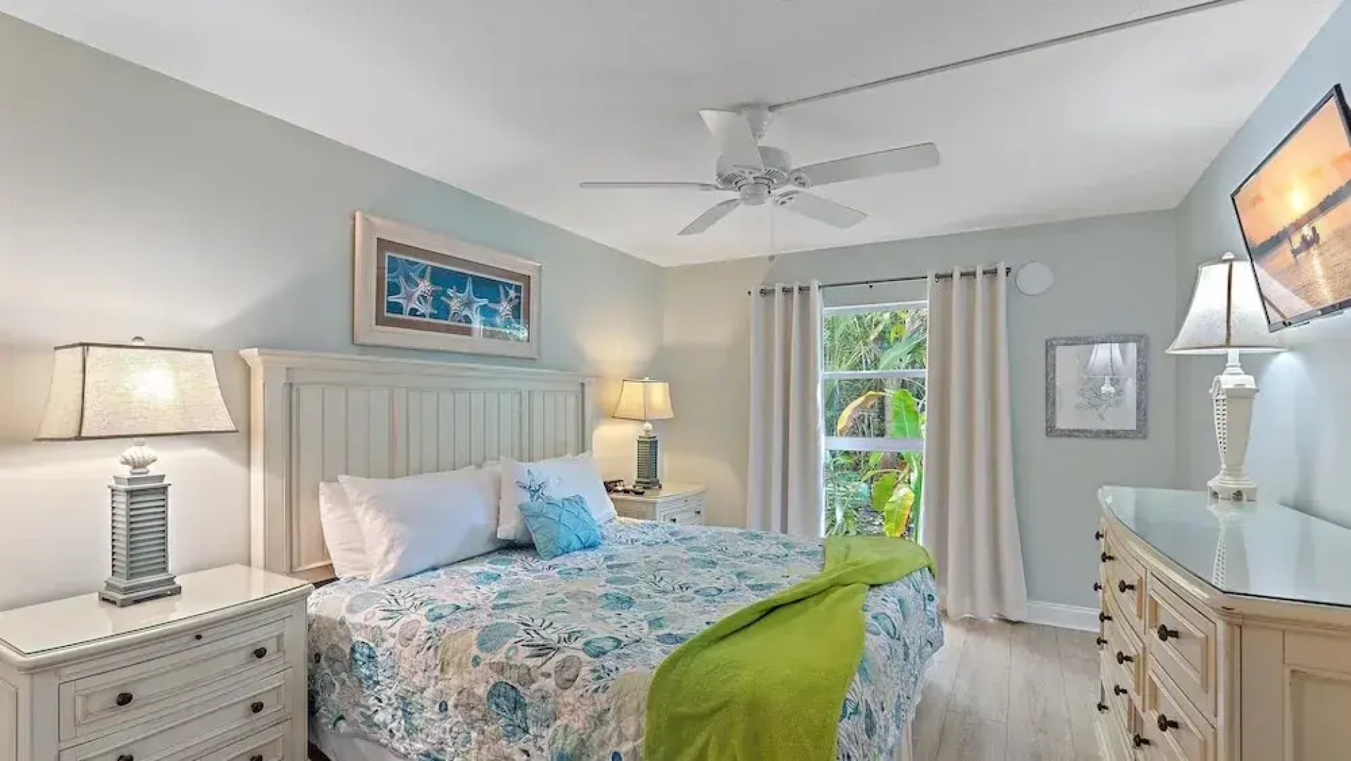 Pura Vida Two 2 Bedroom Condo by RedAwning