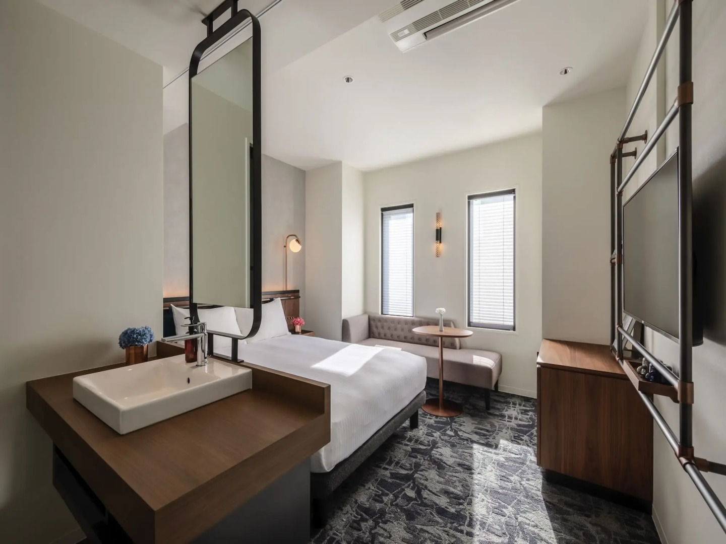 The Lively Osaka Honmachi