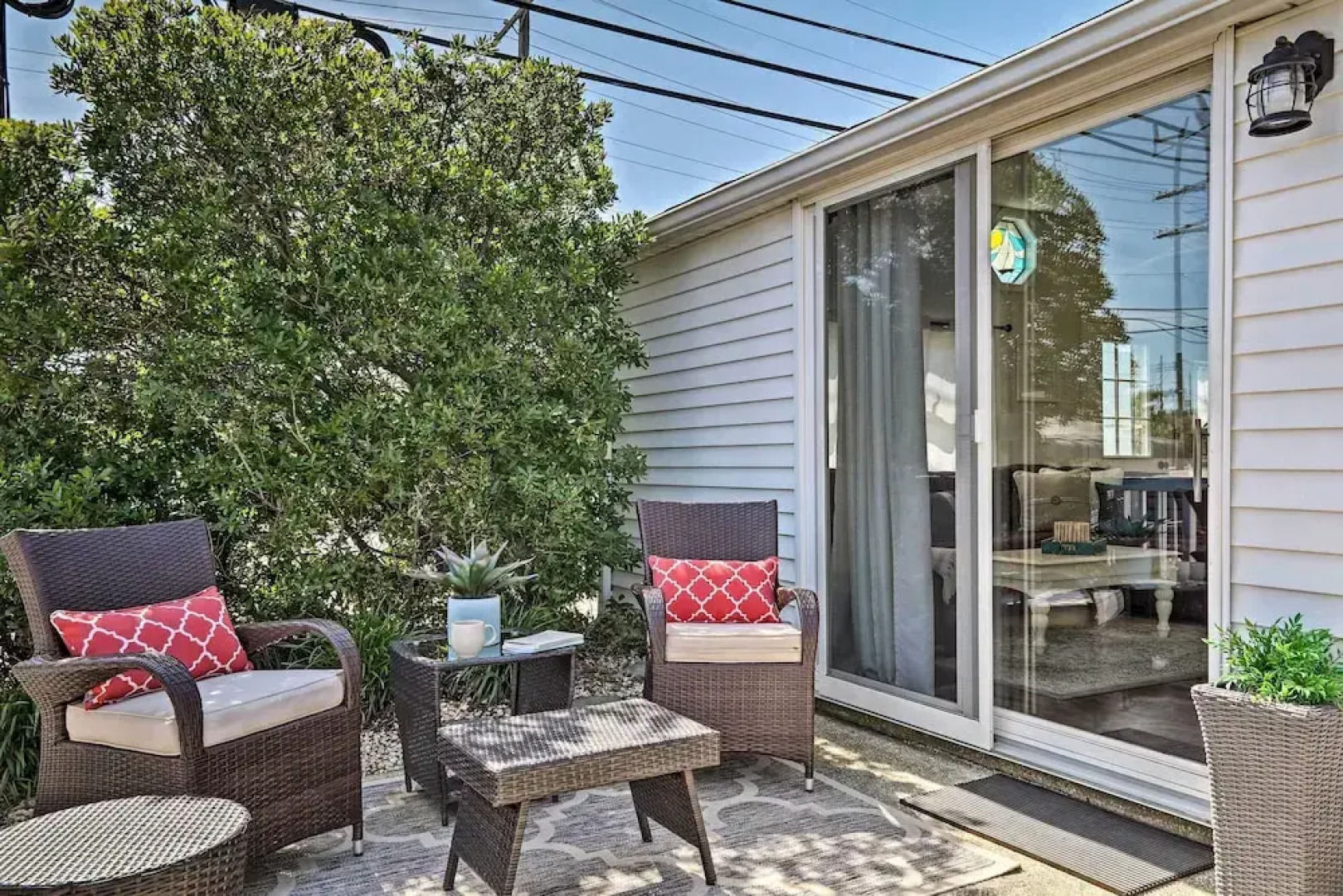 Beachy Lavallette Cottage w/ Outdoor Shower, Patio