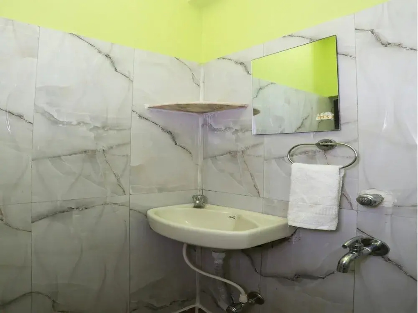 OYO 13568 Debalay Guest House