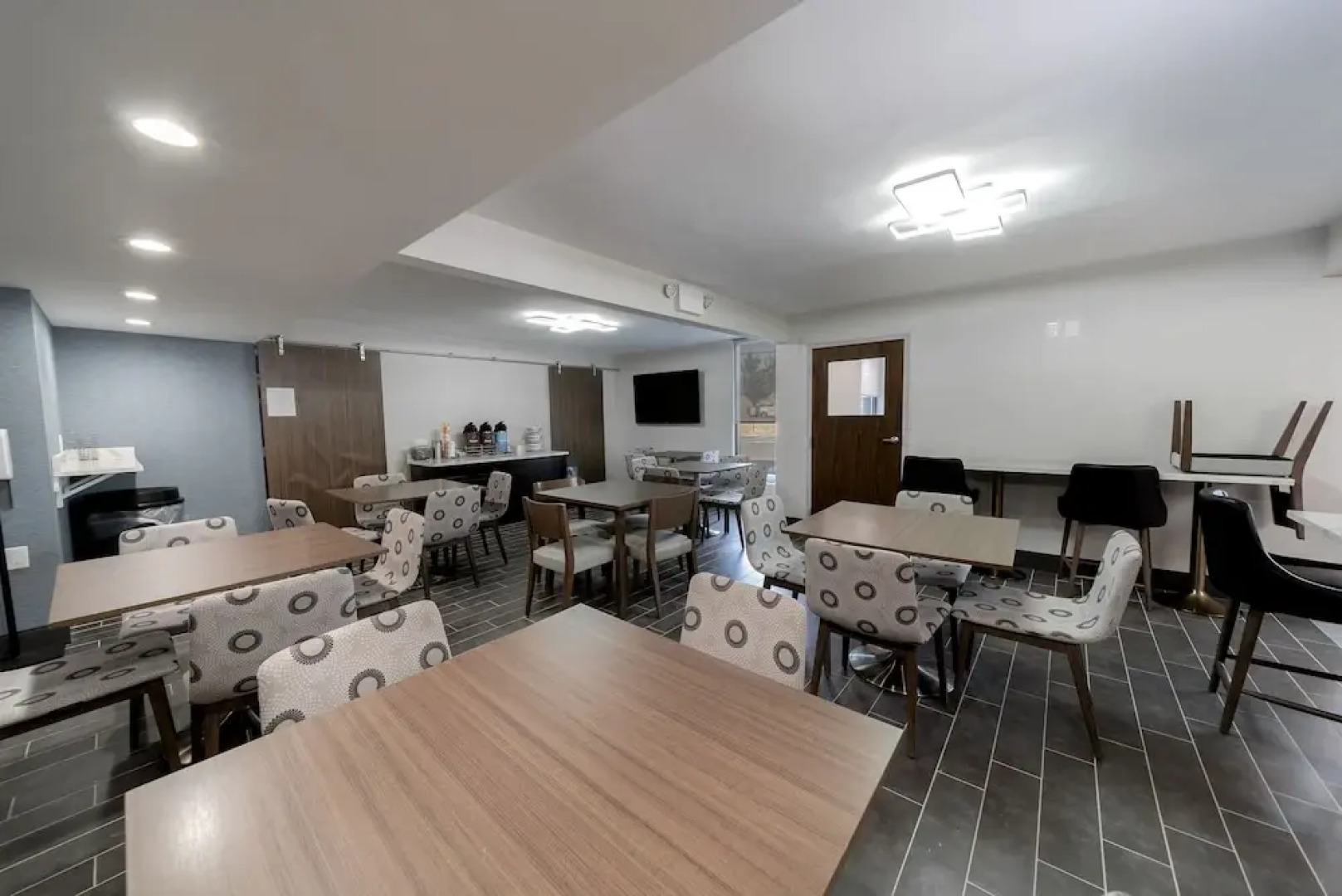 Quality Inn & Suites Outlet Village