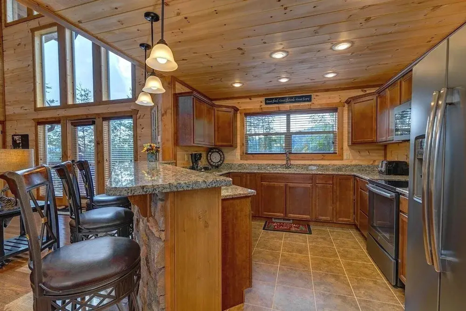 Majestic Mountain View - 4 Bedrooms, 4.5 Baths, Sleeps 12 4 Cabin by RedAwning