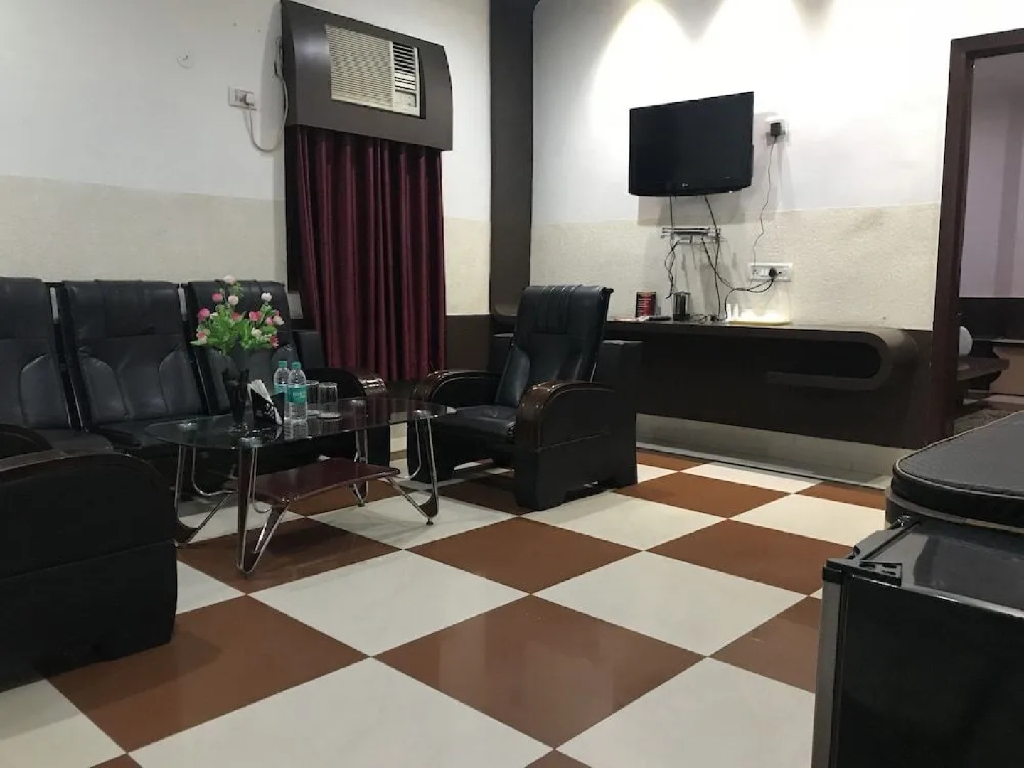 Hotel Minakshi International