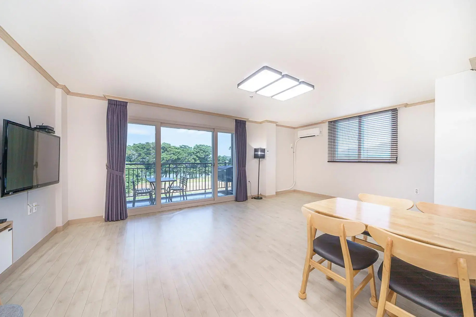 Namhae Dangdangi Dog Pension Blue