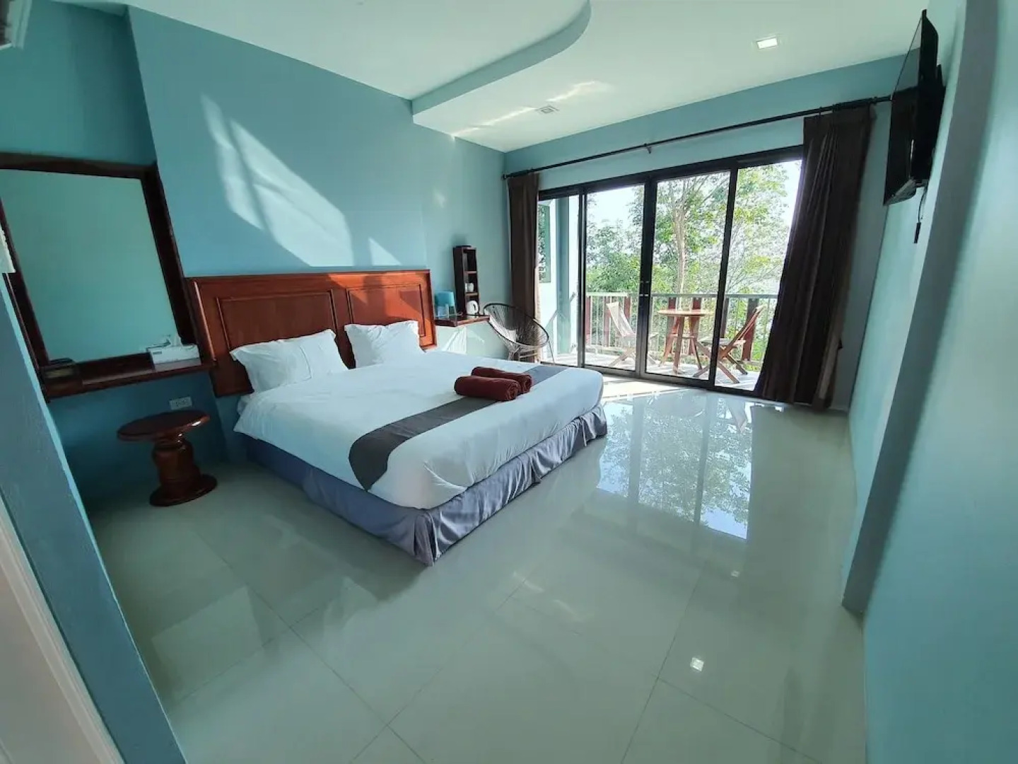 Barefeet Heaven Hill Naturist Resort