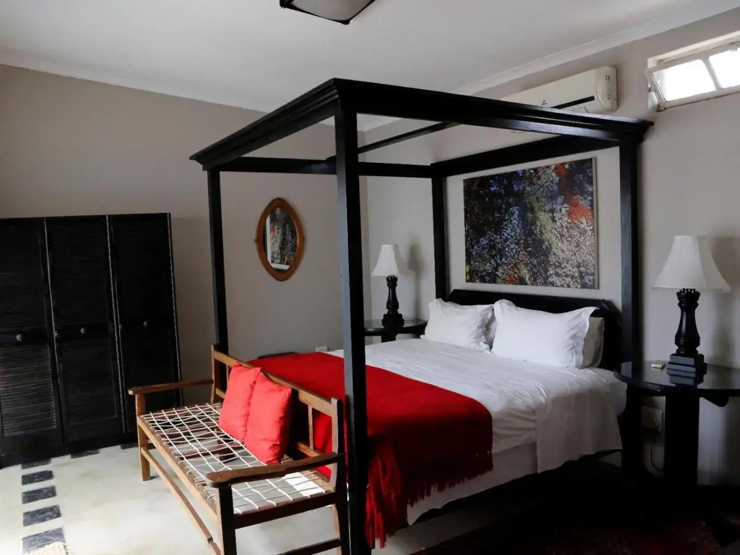 Sunset Lodge & Safaris