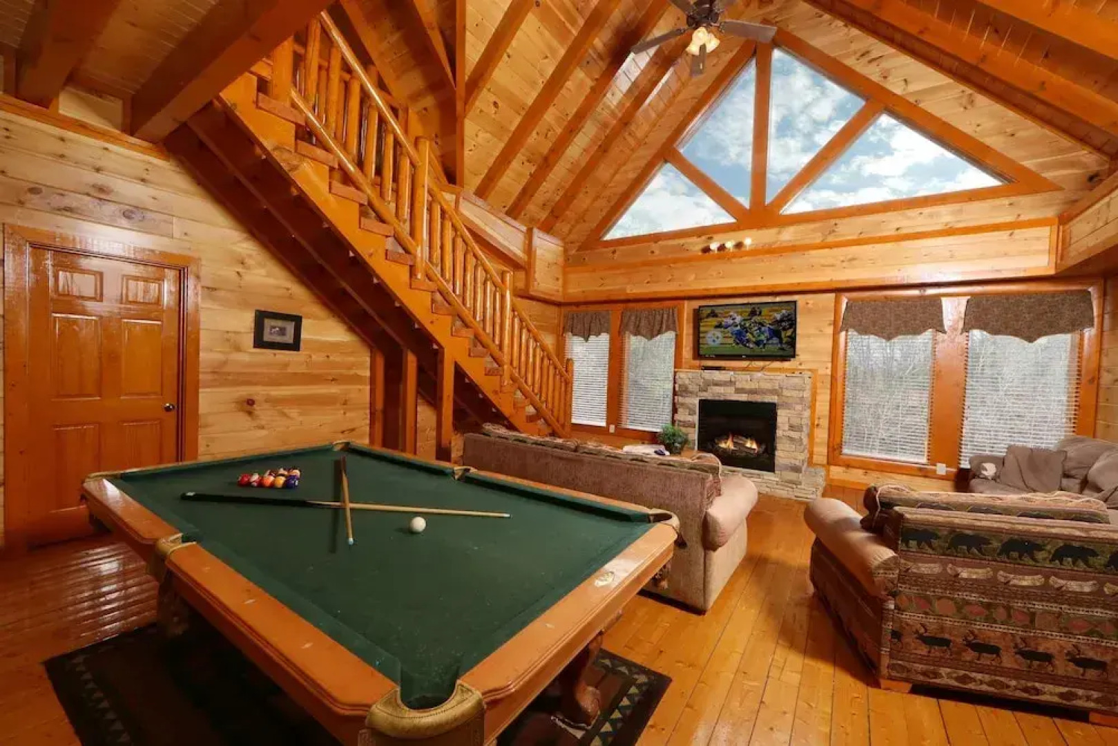 Smoky Mountain Cinema - Six Bedroom Cabin