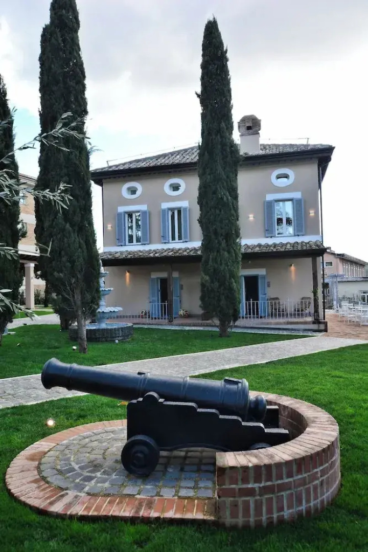 Corte Sospesa Guest House & Spa