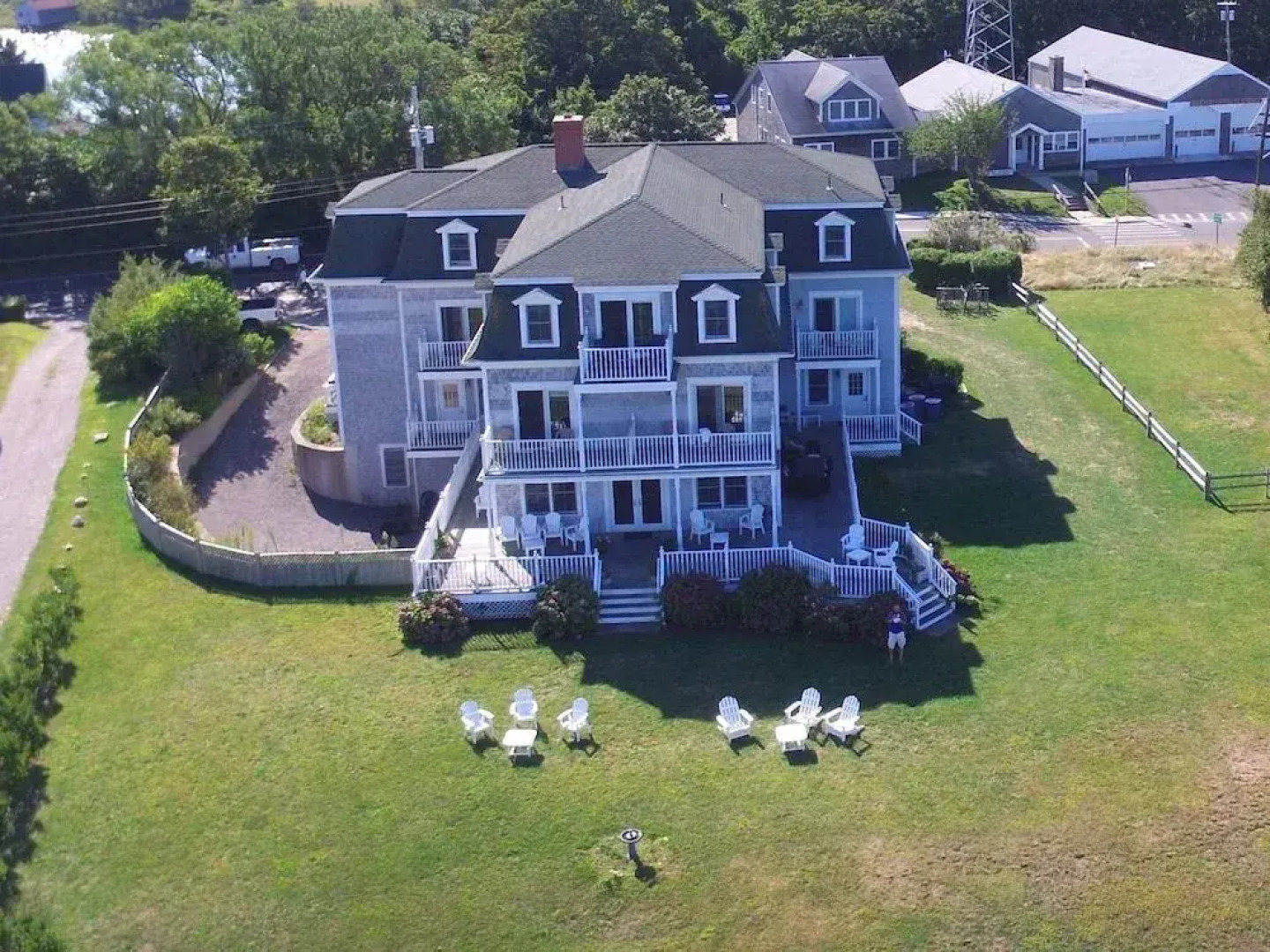 Payne's Harbor View Inn