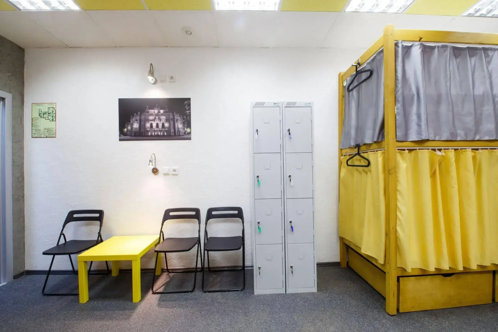 Eightrays Hostel