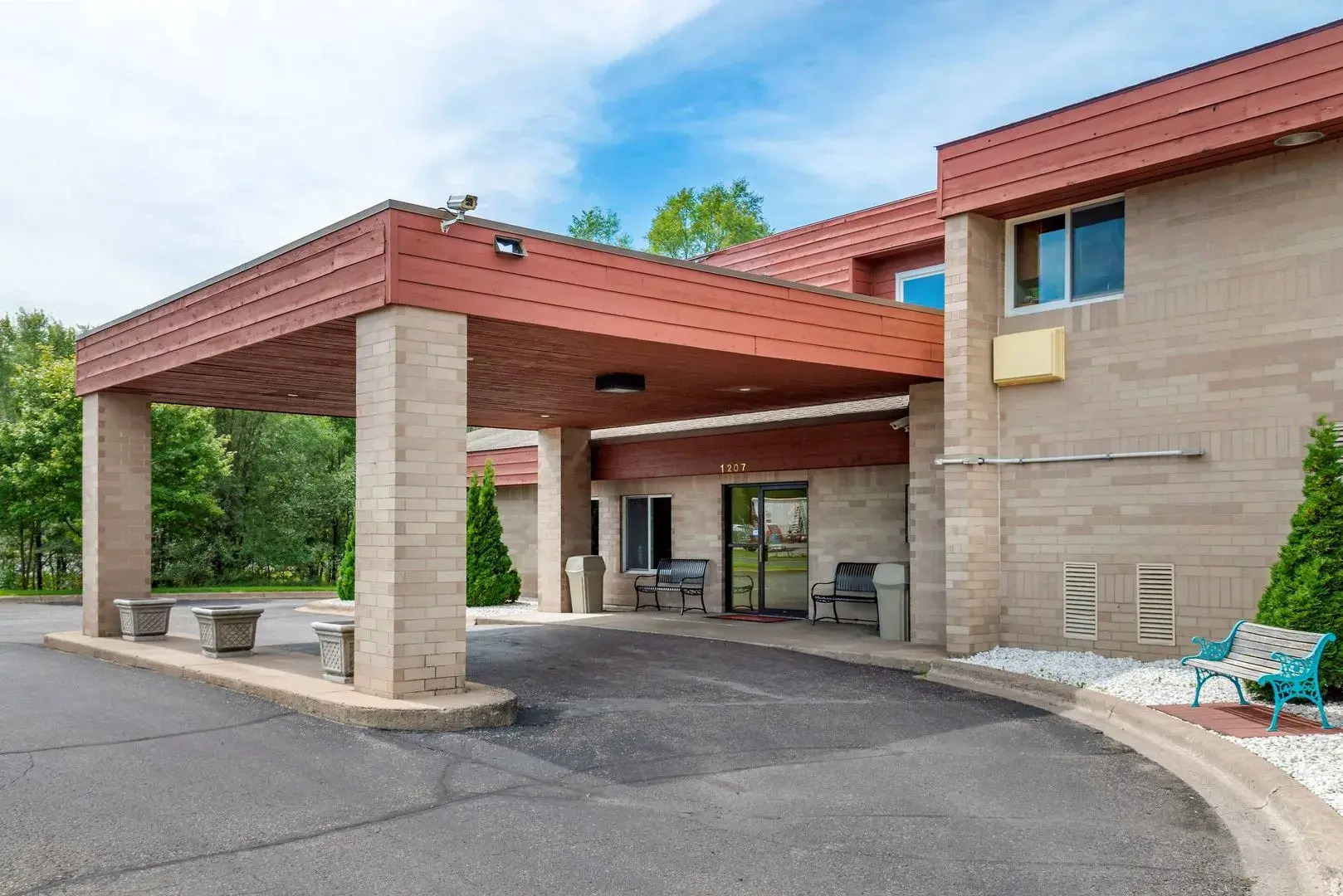 Coratel Inn & Suites By Jasper River Falls