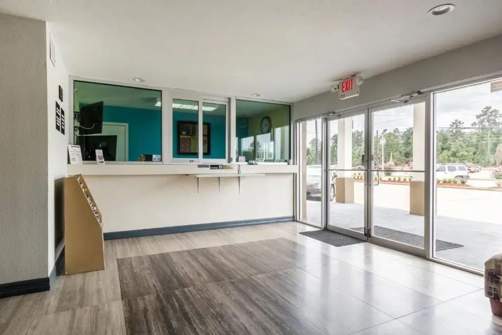 Scottish Inn and Suites