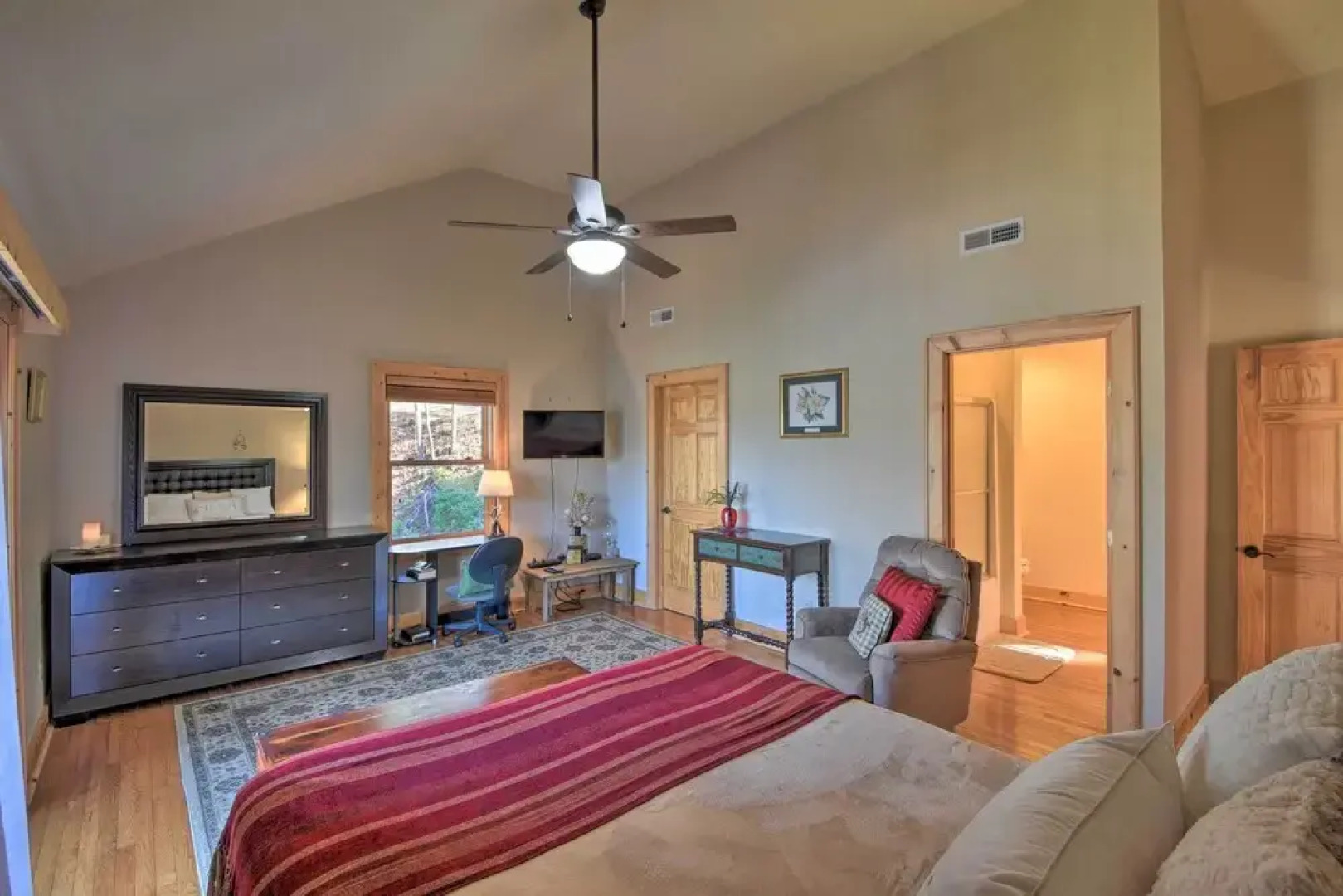 Spacious Lake Santeetlah Cottage w/ Lake Views!