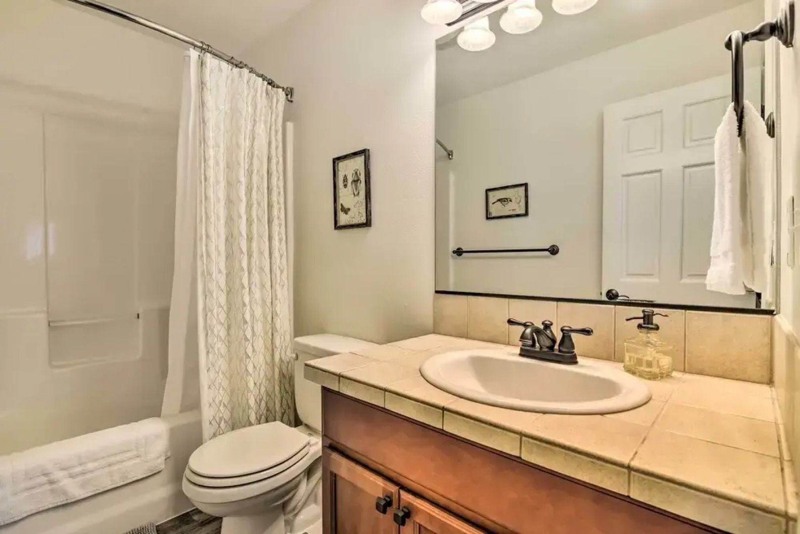 Lovely Vancouver Home < 18 Mi to Portland!