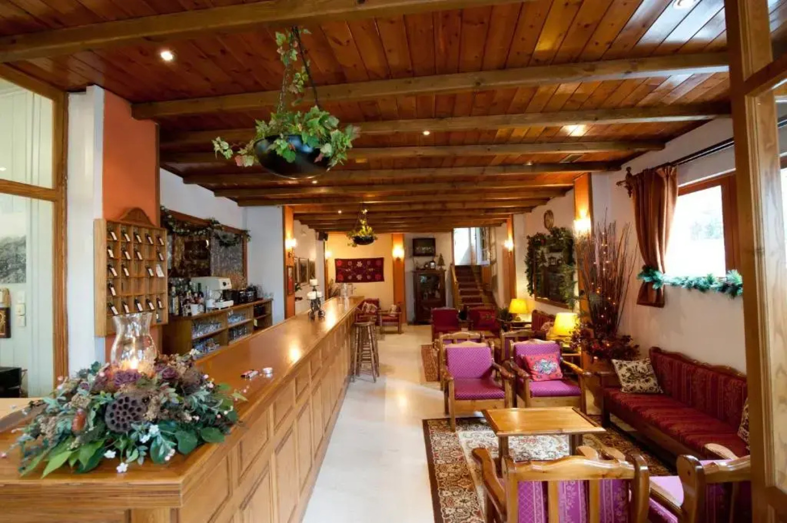 To Balcony tis Agorianis