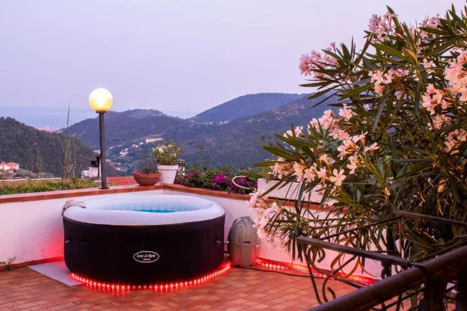 JACUZZI, TERRAZZI & GIARDINO - Relax in Villa