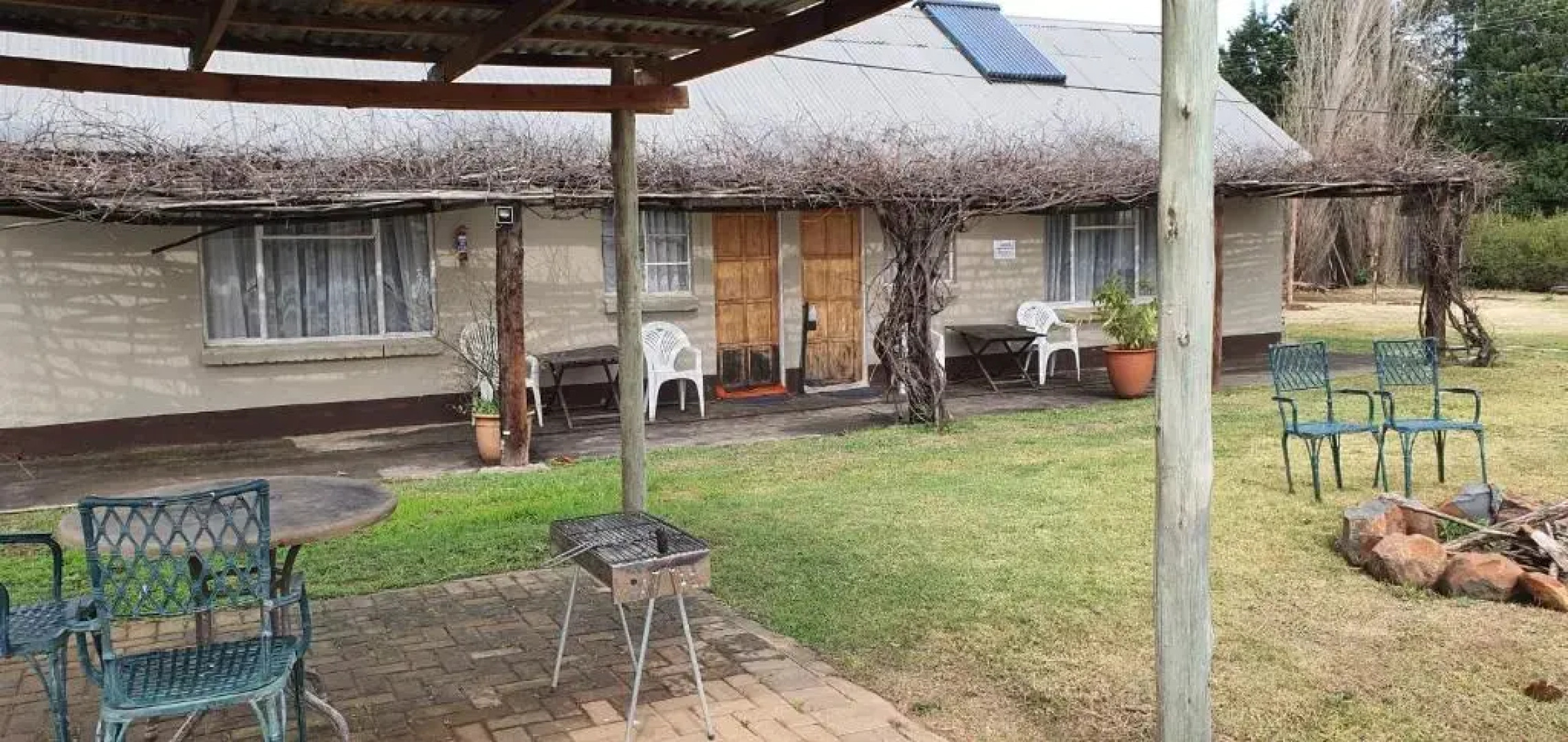 Drakensberg Bush Lodge and Backpackers