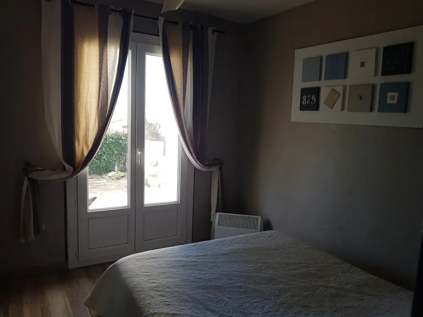 A L'ombre Du Clocher