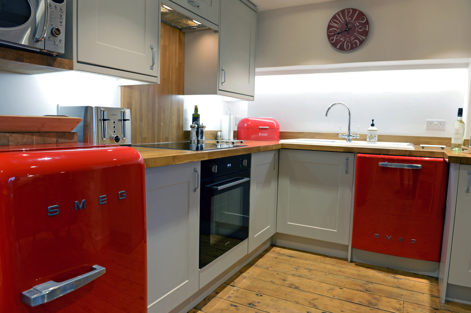 The Cwtch - Luxury Cottage, Sea Views, Pet Friendly