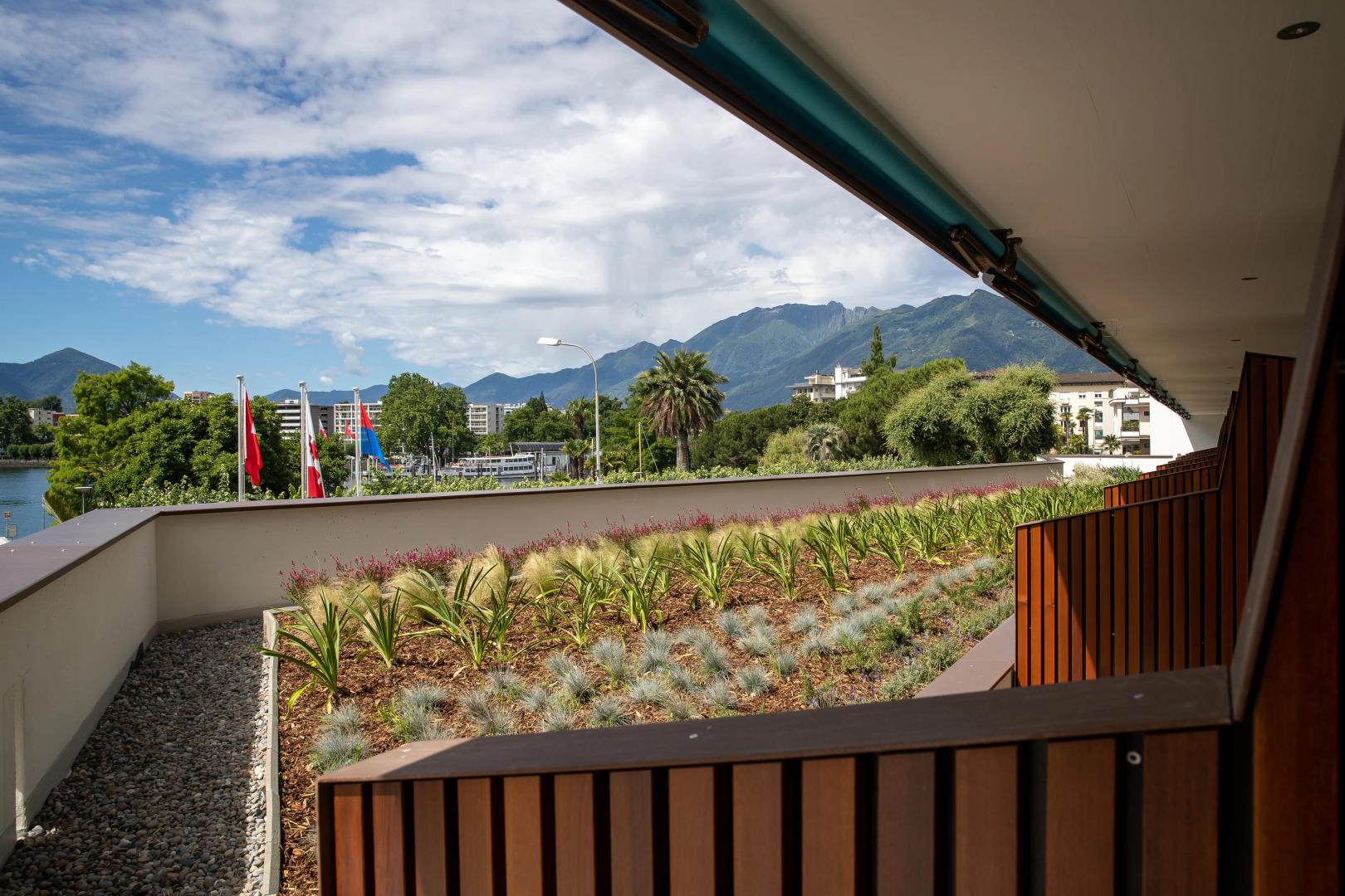 Hotel & LOUNGE LAGO MAGGIORE