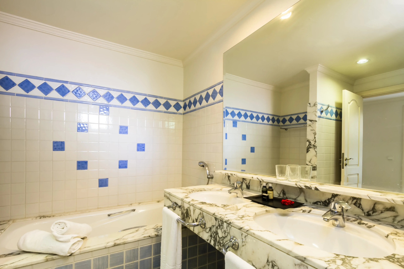 Апарт-отель BlueBay Beach Club