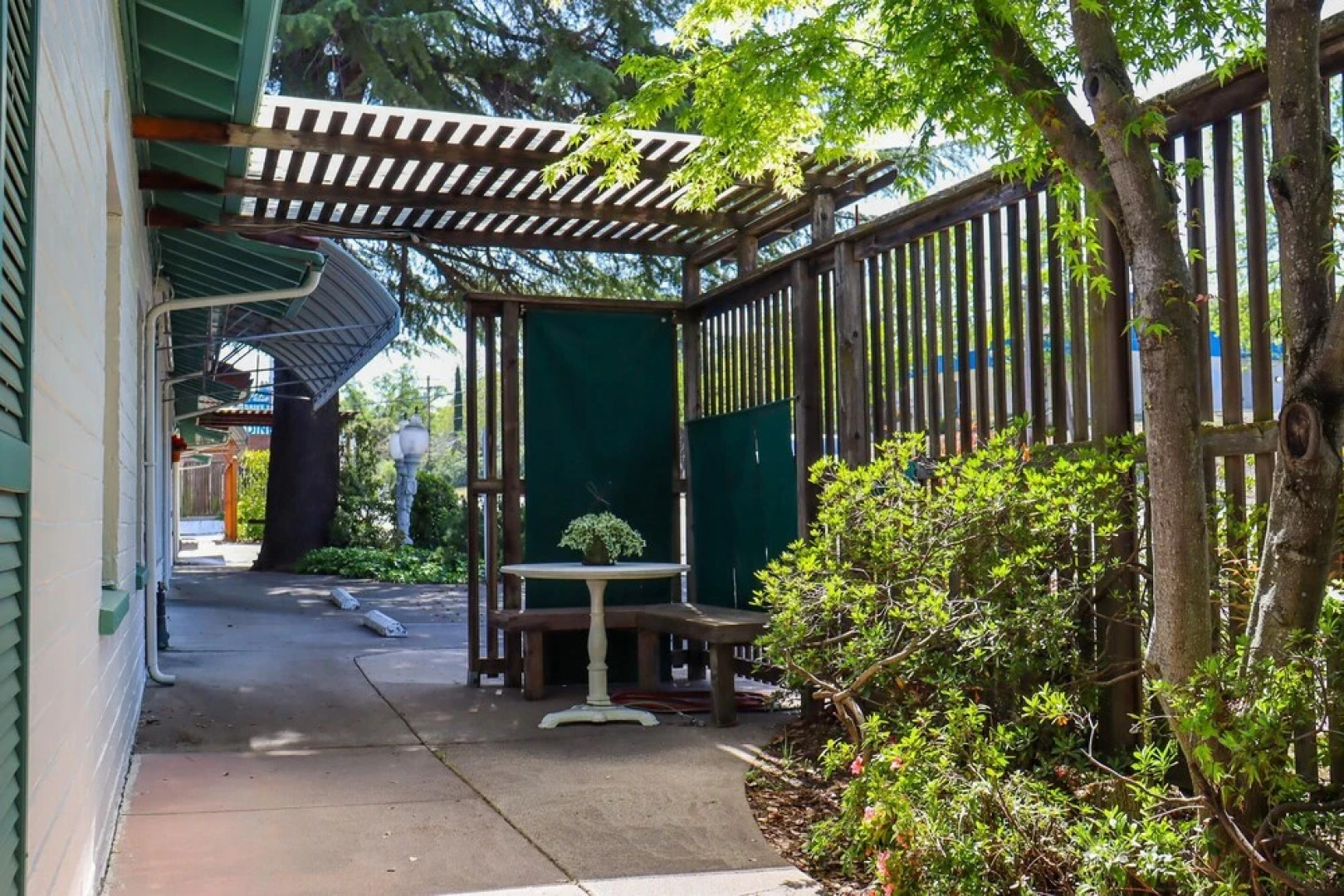 The Bonnie Inn Unit 5 With Breakfast Nook