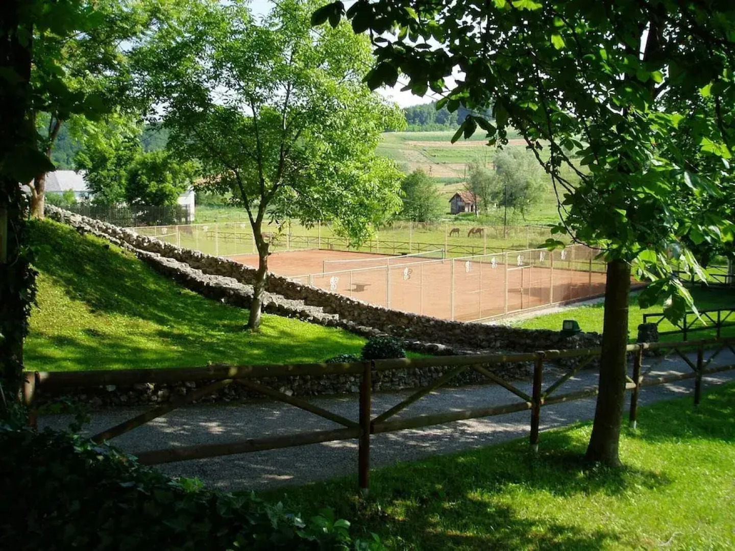 House With one Bedroom in Valentinovo, With Enclosed Garden and Wifi -