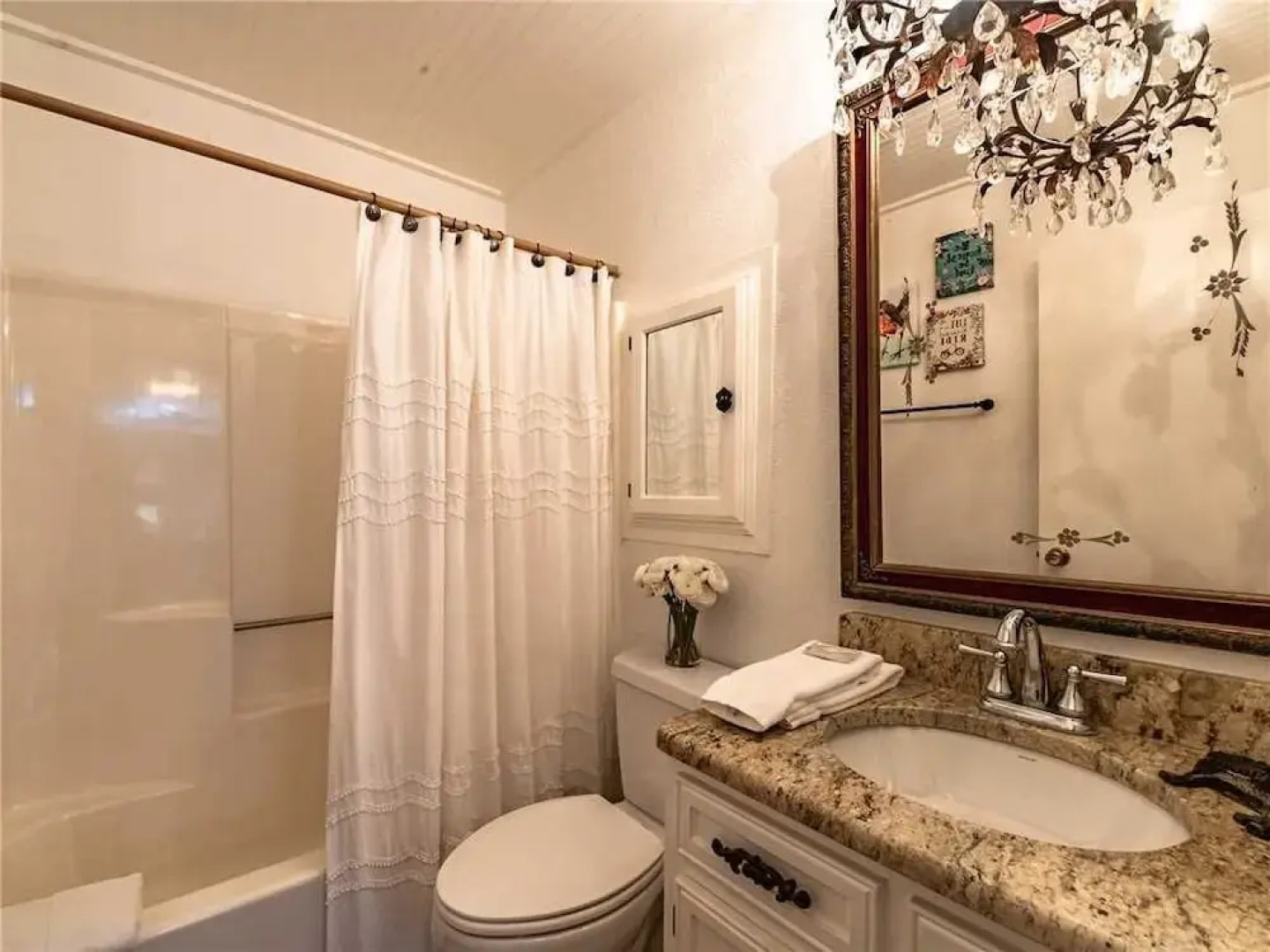 Bella Luna Cottage - Three Bedroom Cabin