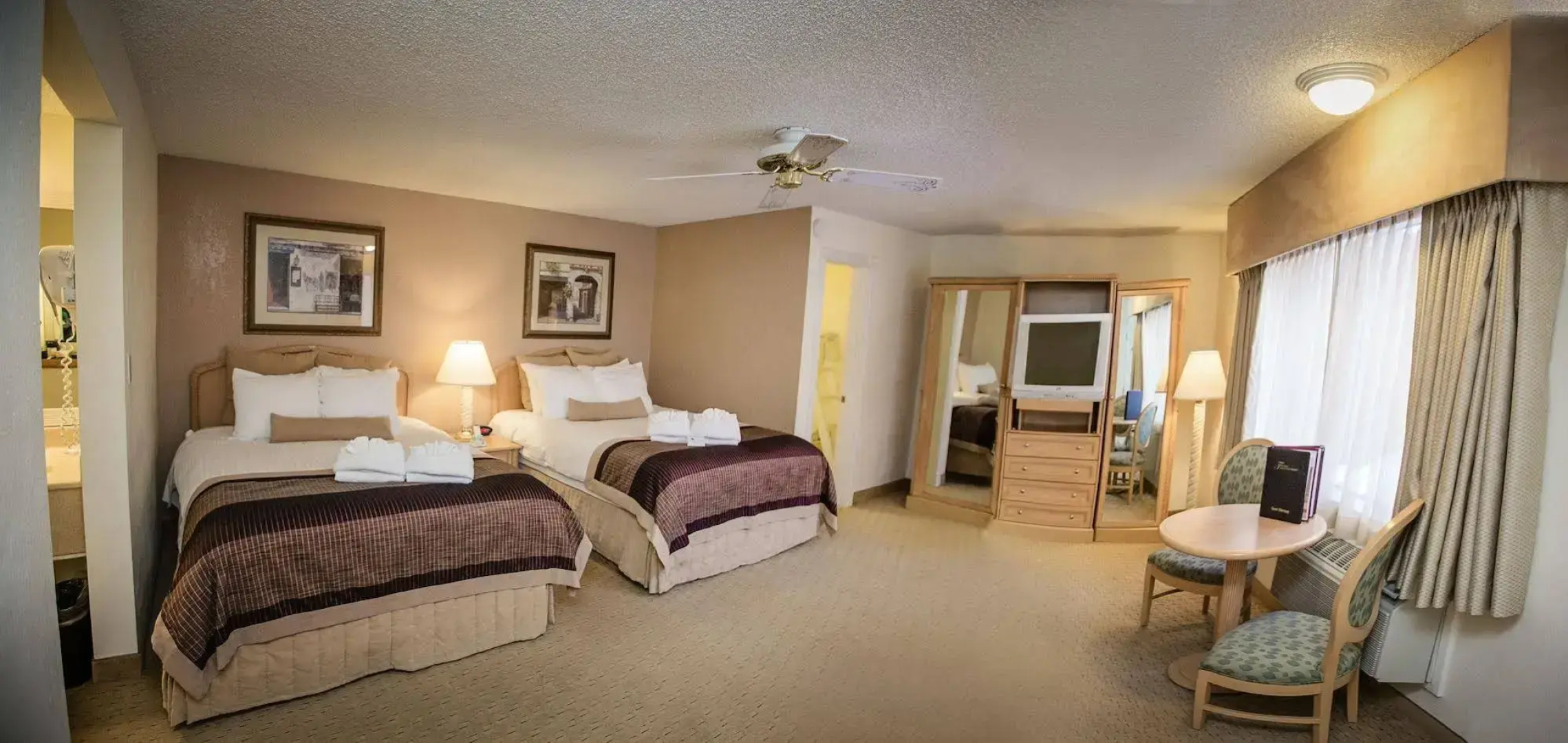 Twin Peaks Lodge & Hot Springs