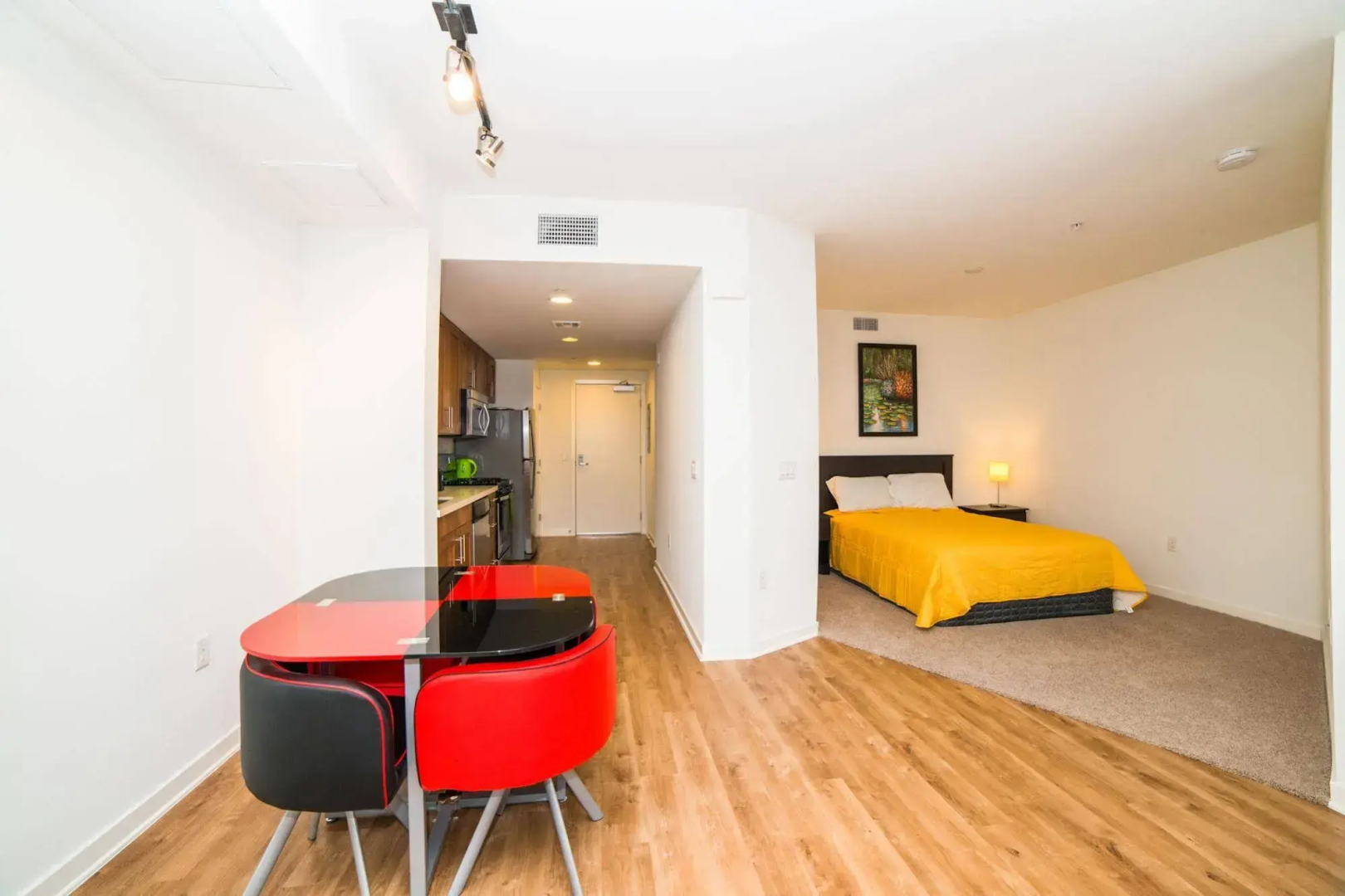 Ginosi Wilshire Apartel
