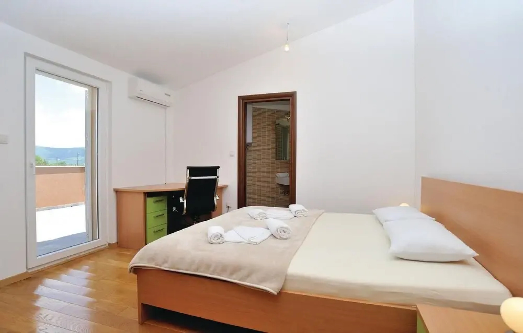 Beautiful Home in Pridraga With Wifi and 5 Bedrooms