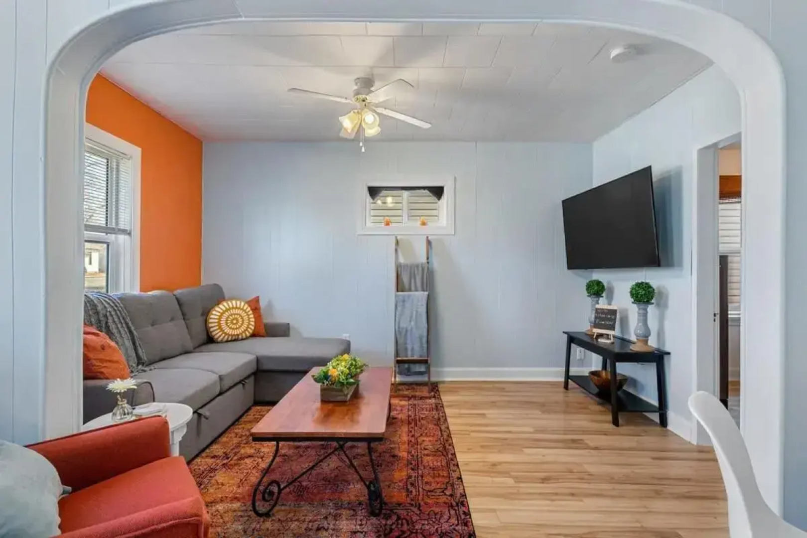 Dino Cave l Walk to Downtown l Fire Pit & BBQ I TV