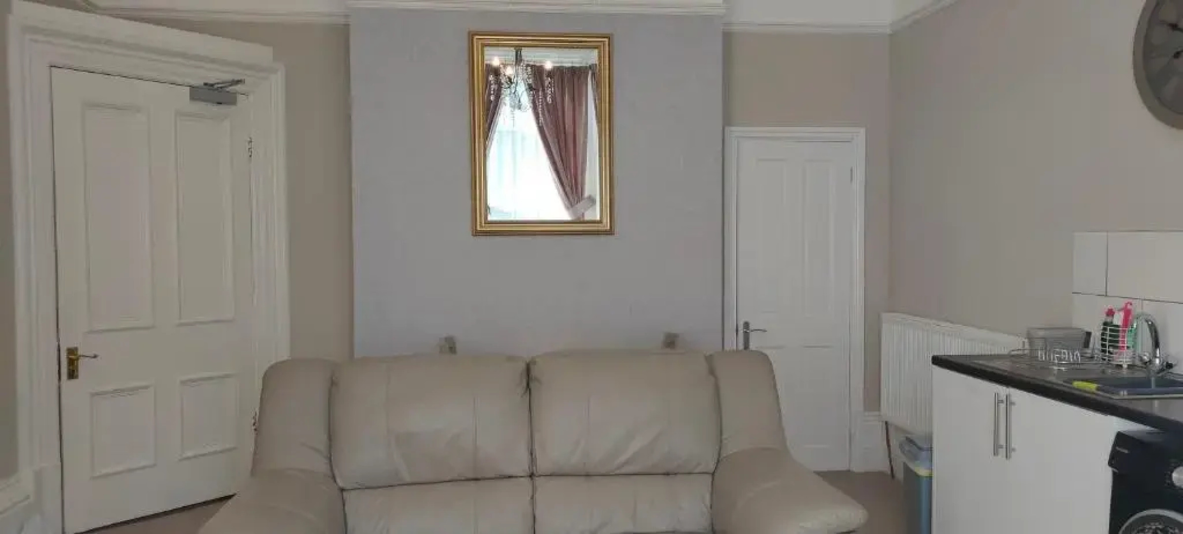 Fishtail House - Stylish Apartments minutes from the sea