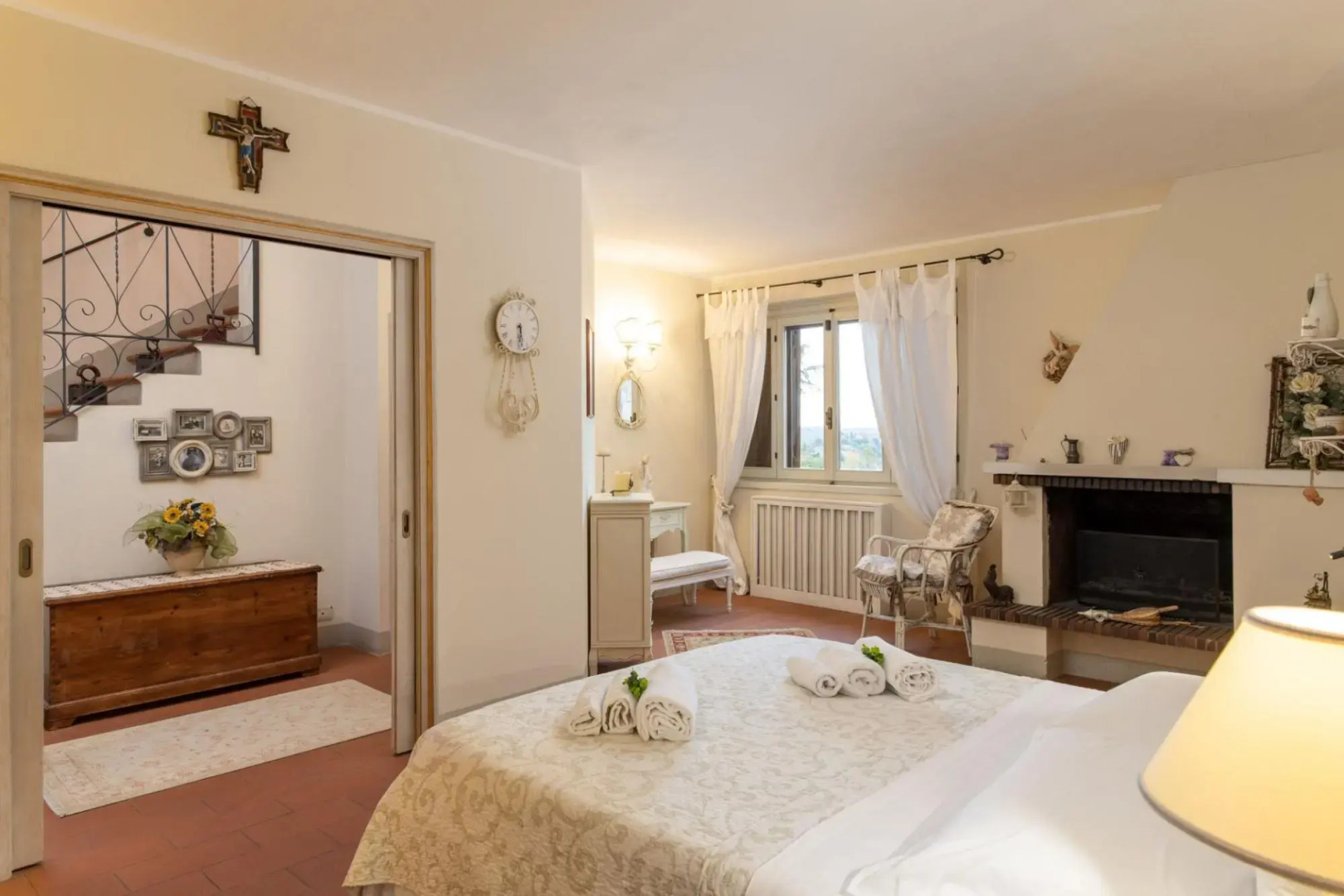 Beautiful villa immersed in the Tuscan countryside with private swimming pool and sauna-Villa L' Elsa