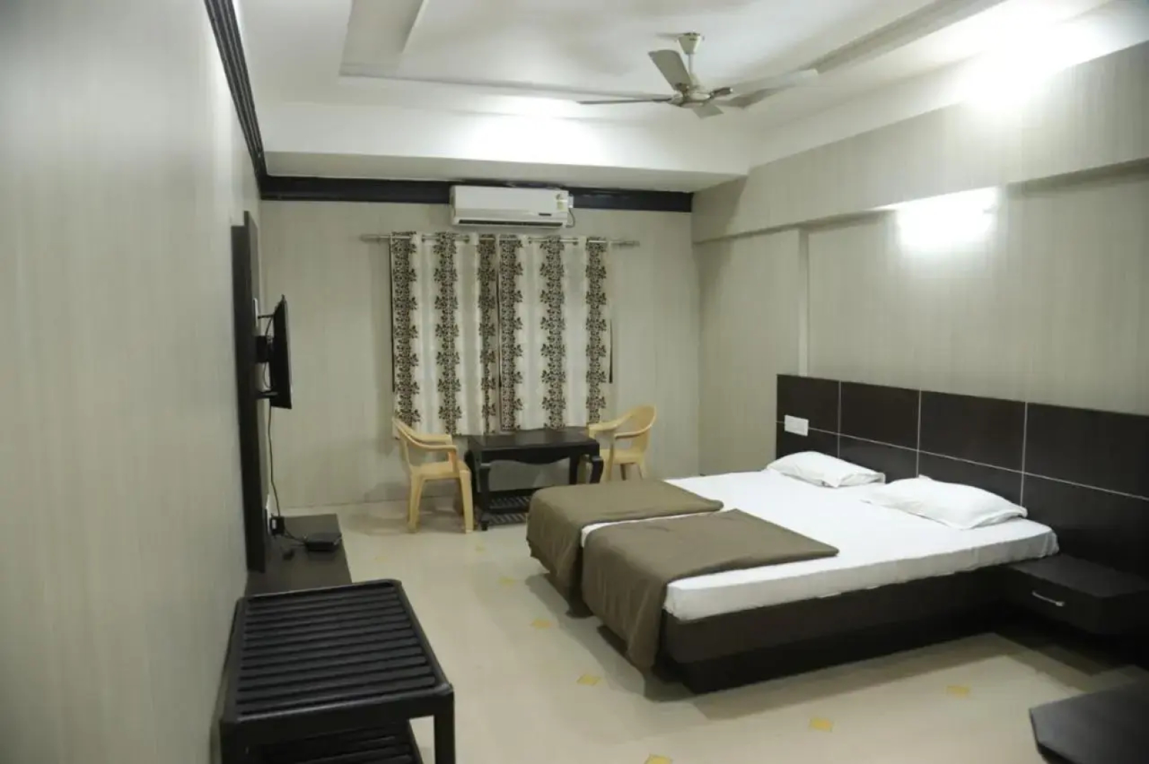 Staymaker Siddeshwara Comforts