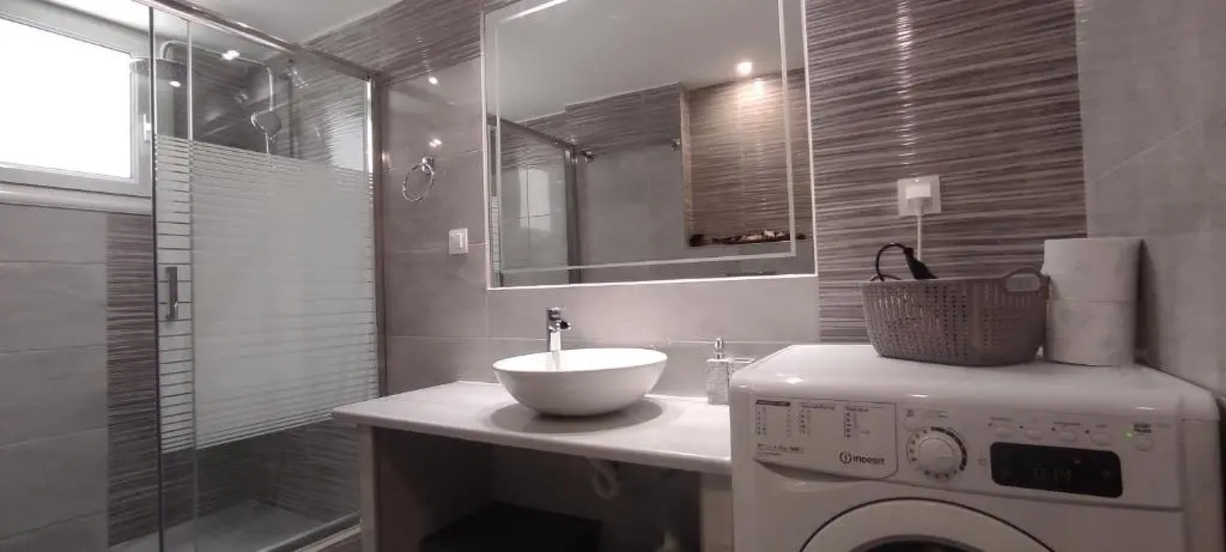 Helios & Elia family house