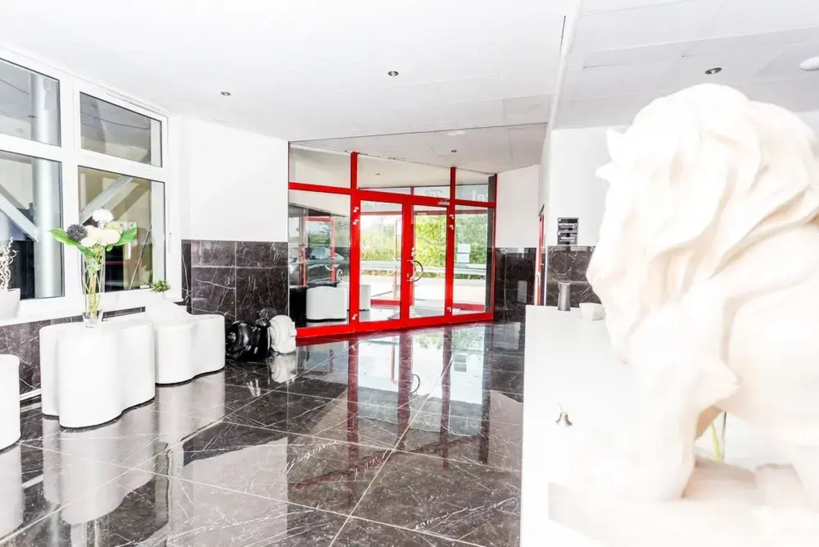 TIF hotel & restaurant