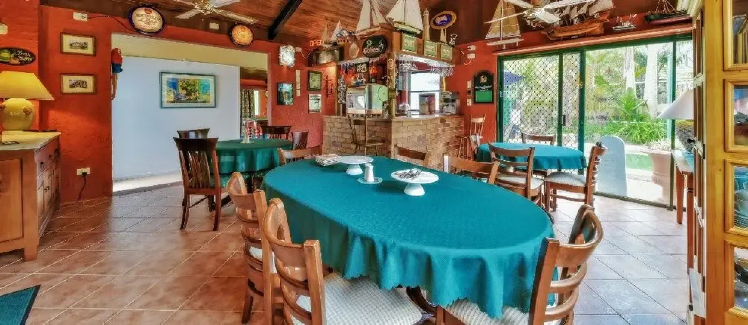 Mount Mee Country Inn Bed & Breakfast