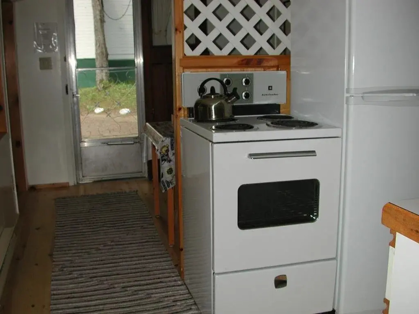 Birch Cliff Lodge on Baptiste Lake