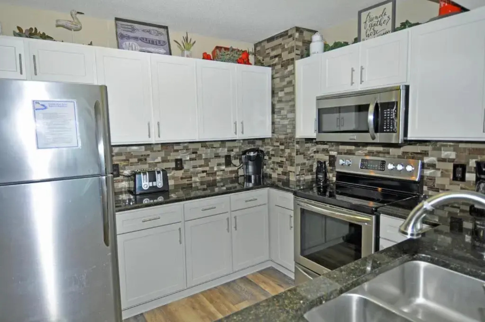 Oceanfront Well Maintained, Walk to Boardwalk, Beach Bars, 902