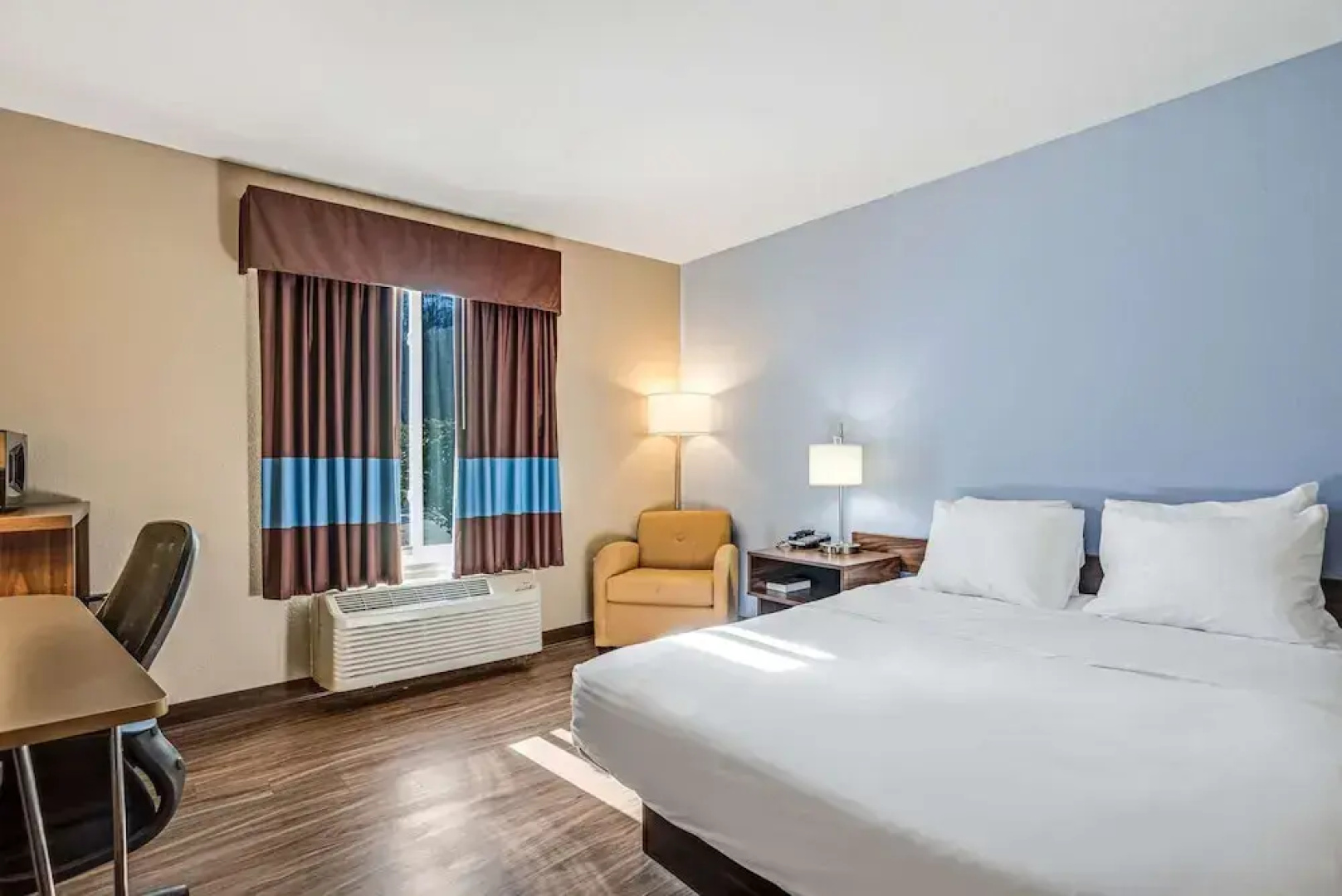 Super 8 by Wyndham Calvert City Kentucky Lake Area