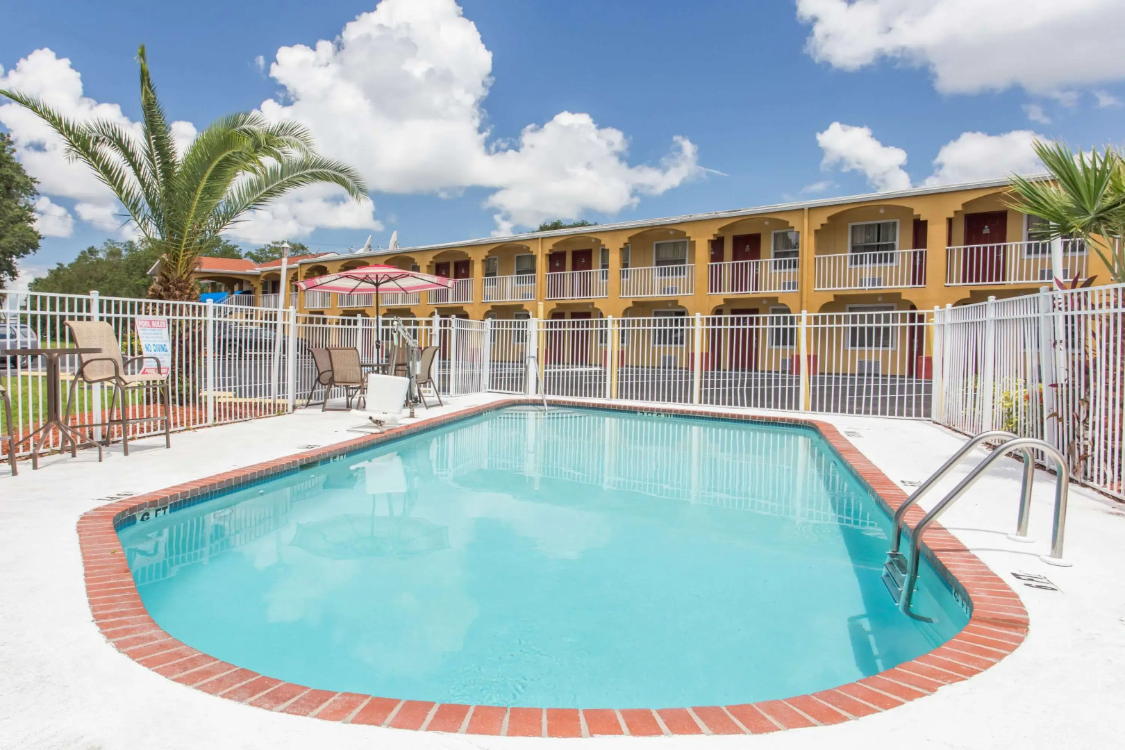 Days Inn by Wyndham Bradenton I-75